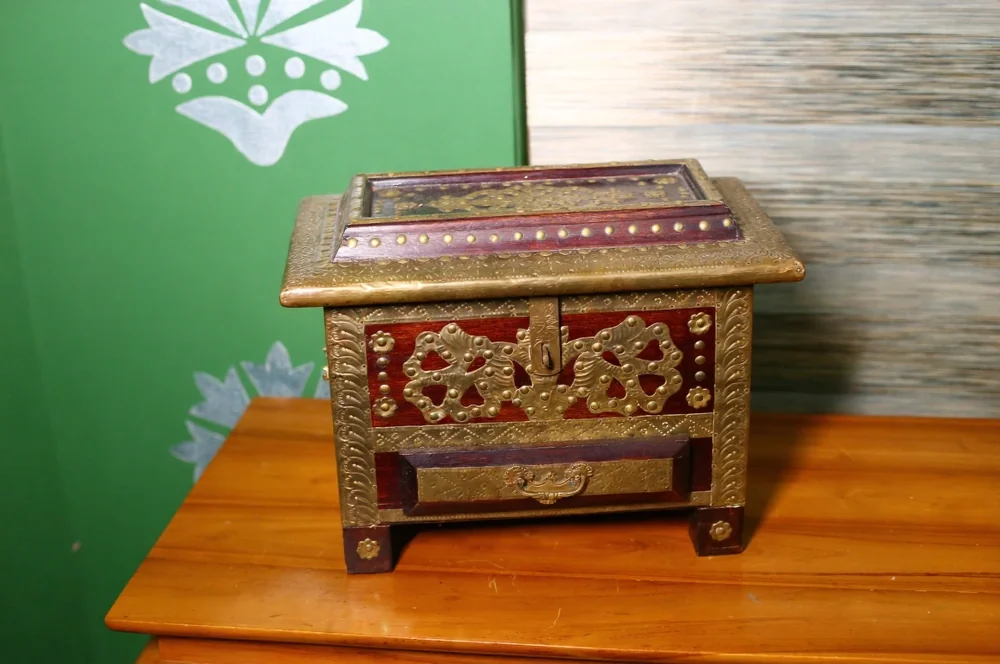 Royal Indian Heritage Vintage Maharani Brass Inlaid Sheesham Treasure Box