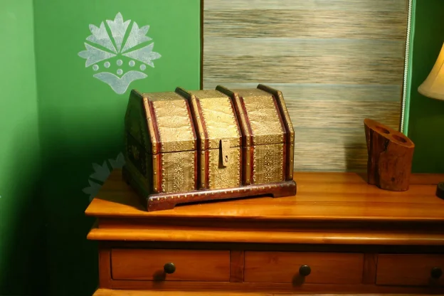 Royal Indian Heritage Vintage Maharani Brass Inlaid Sheesham Jewel Box