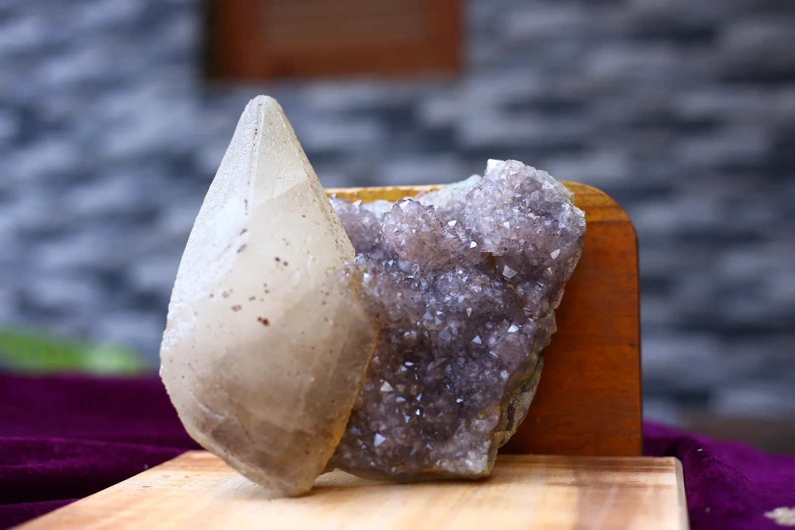 Amethyst with Trigonal calcite